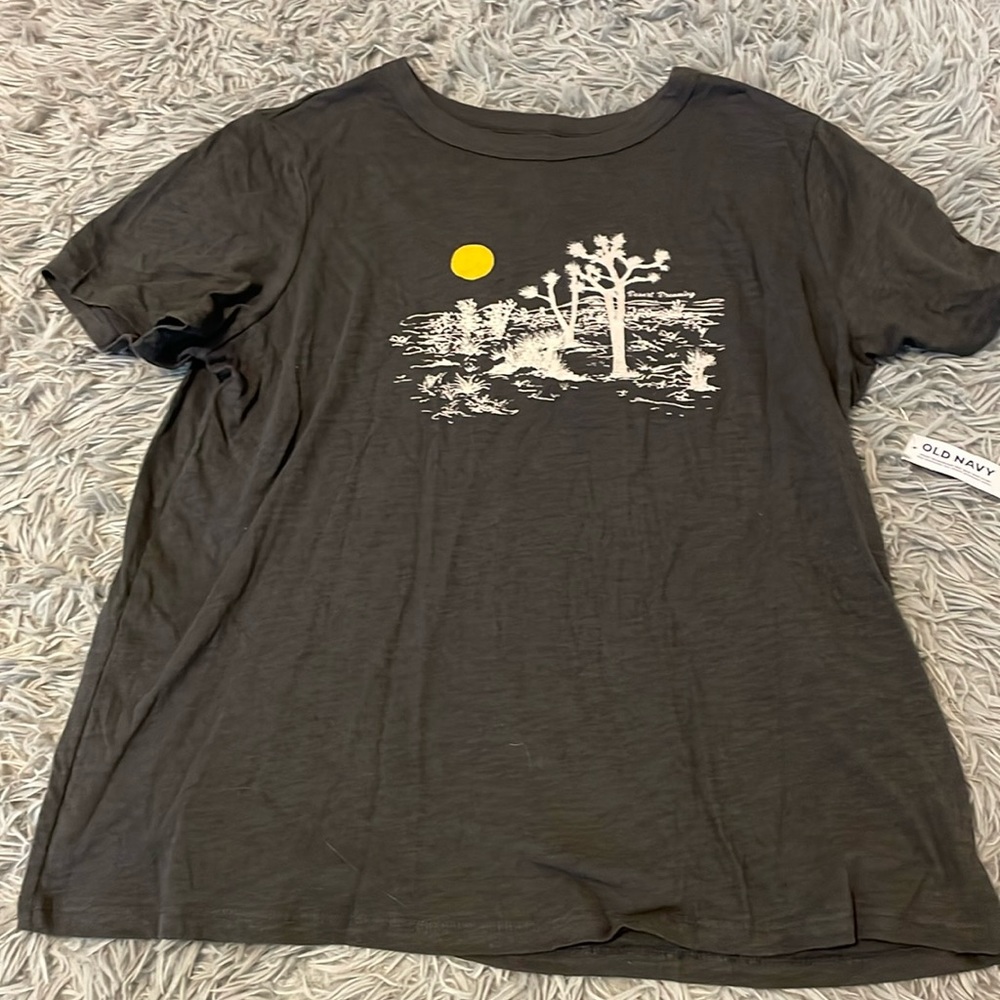 Old navy dark gray graphic tee